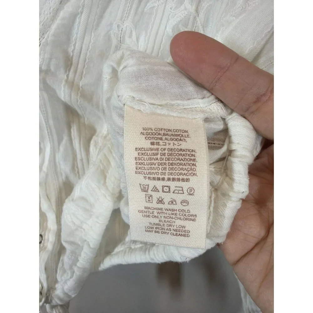 Free People White Crochet Blouse Size XS Boho Lace Detail‎ Romantic Top V Neck